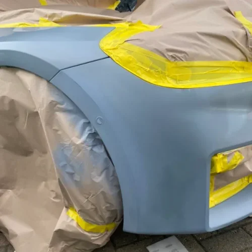 prestige-car-during-scuff-repair
